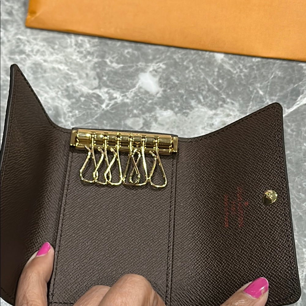 Louis Vuitton Damier Wallet - Picture 5 of 9